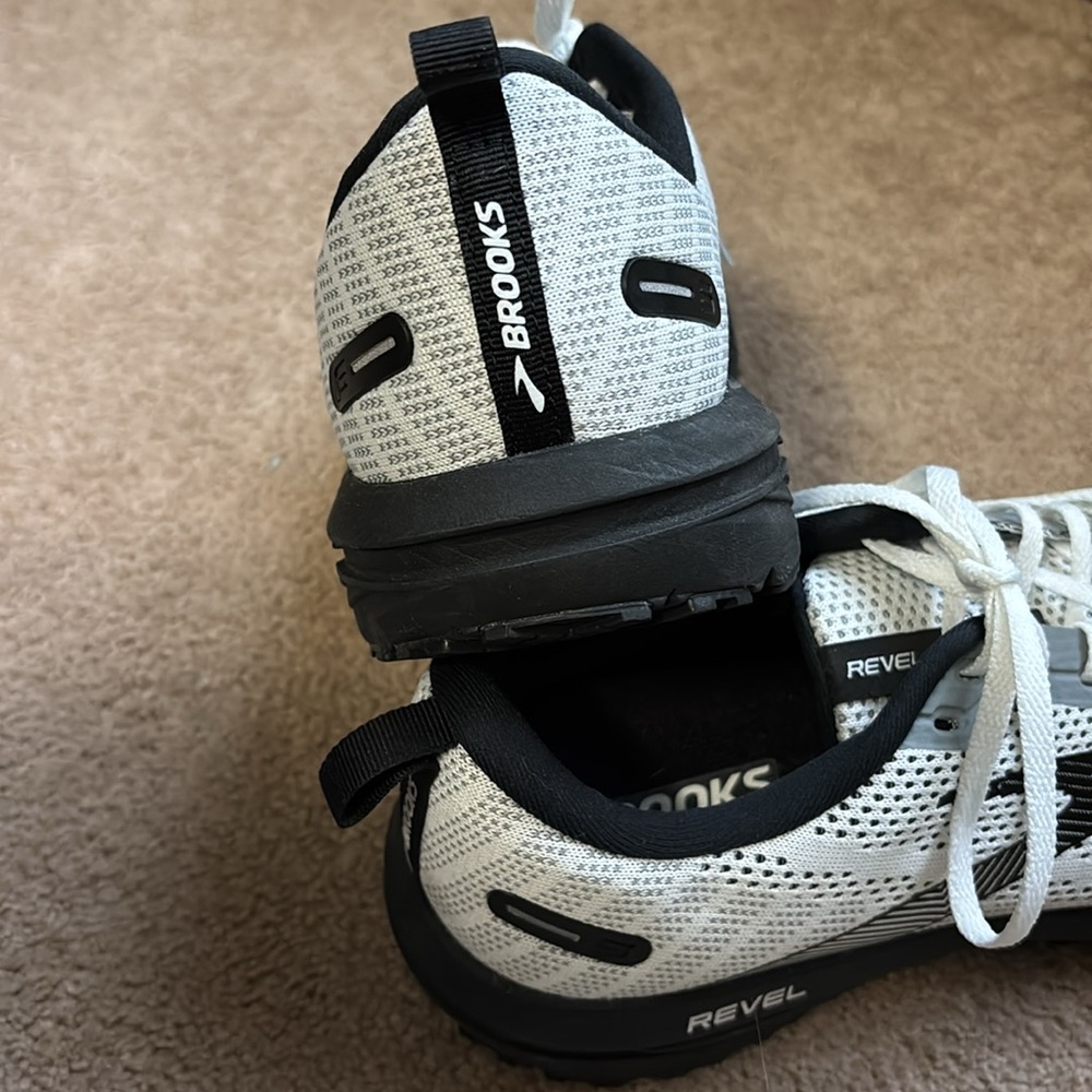Brooks Revel 6 120386-1B-121 Womens White Black Low Top Running Shoes Size 11.5 - Picture 3 of 8